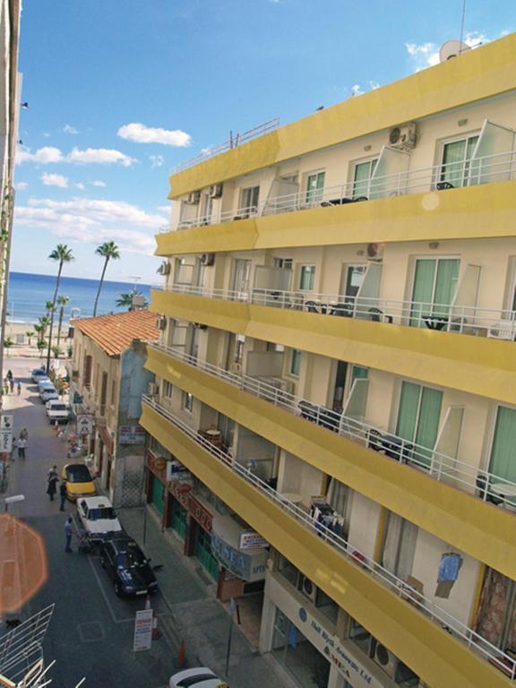 Palm Sea Beach Hotel Apartments Larnaca Exterior photo