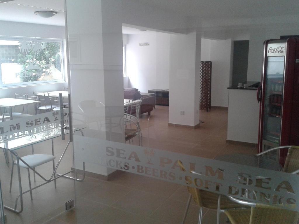 Palm Sea Beach Hotel Apartments Larnaca Exterior photo