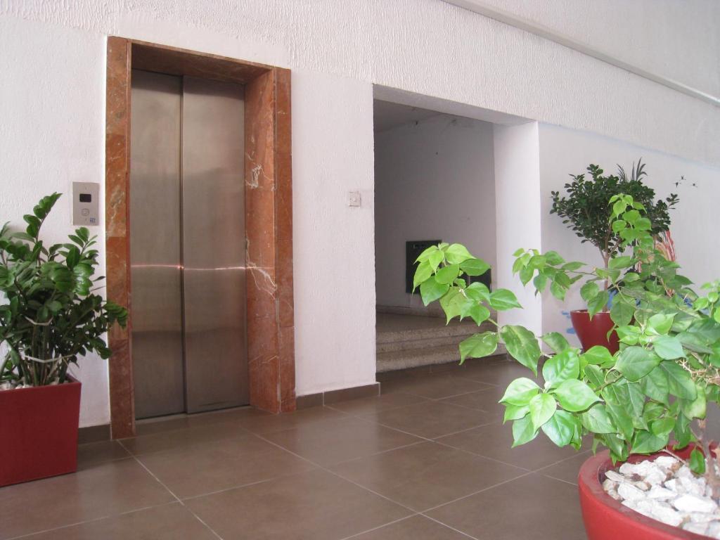 Palm Sea Beach Hotel Apartments Larnaca Exterior photo